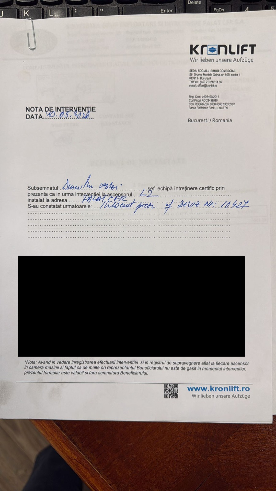 Reprezentanții firmei Kronlift care a făcut revizia susțin că liftul din Ministerul Transporturilor nu s-a prăbușit: „A depășit stația parter, se poate întâmpla să se oprească mai brusc”. ISCIR îi contrazice: „A căzut de la etajul 4”