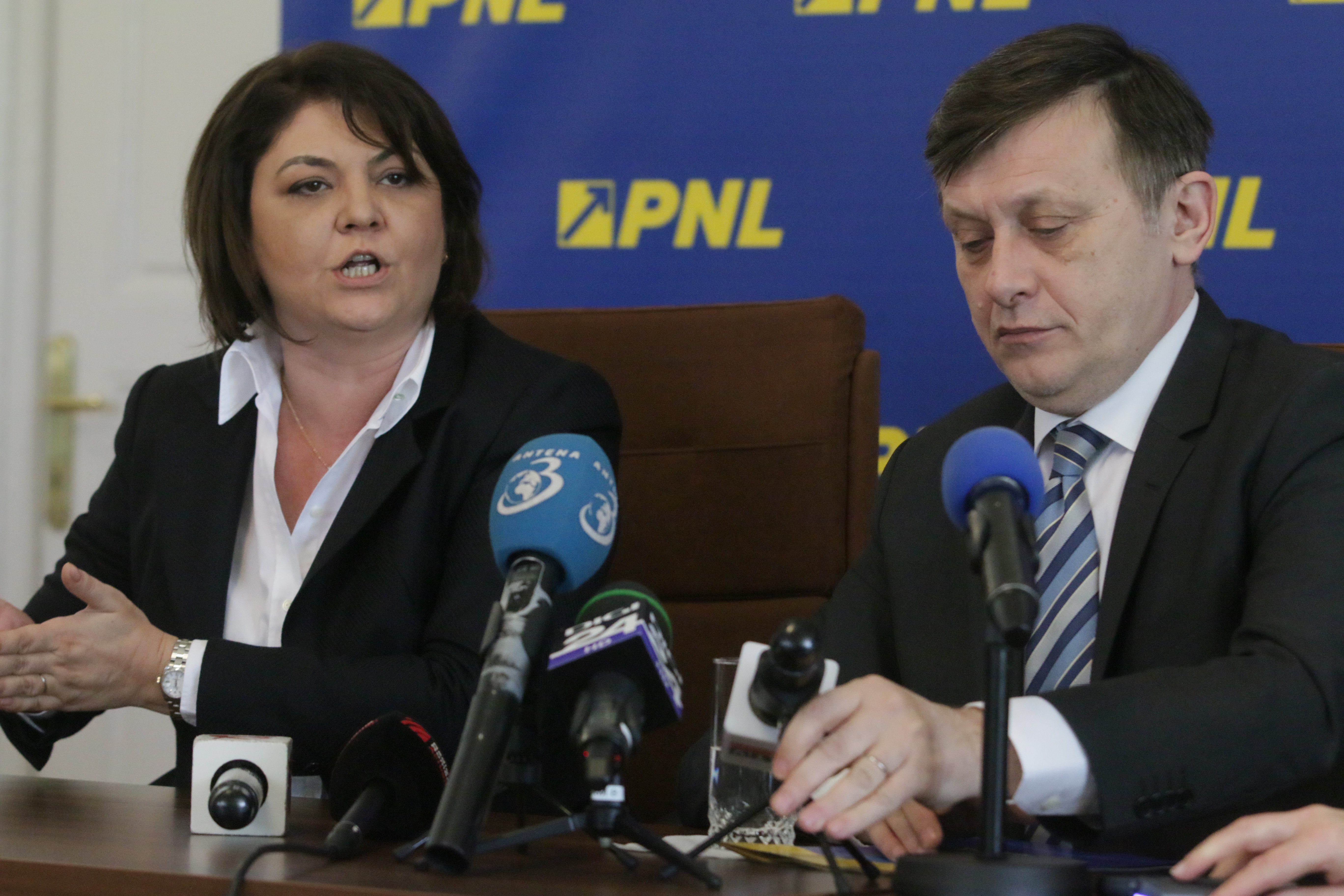 Atunci și Acum: Crin Antonescu, profesorul de istorie care a adus pe scena politică proiectul eșuat USL