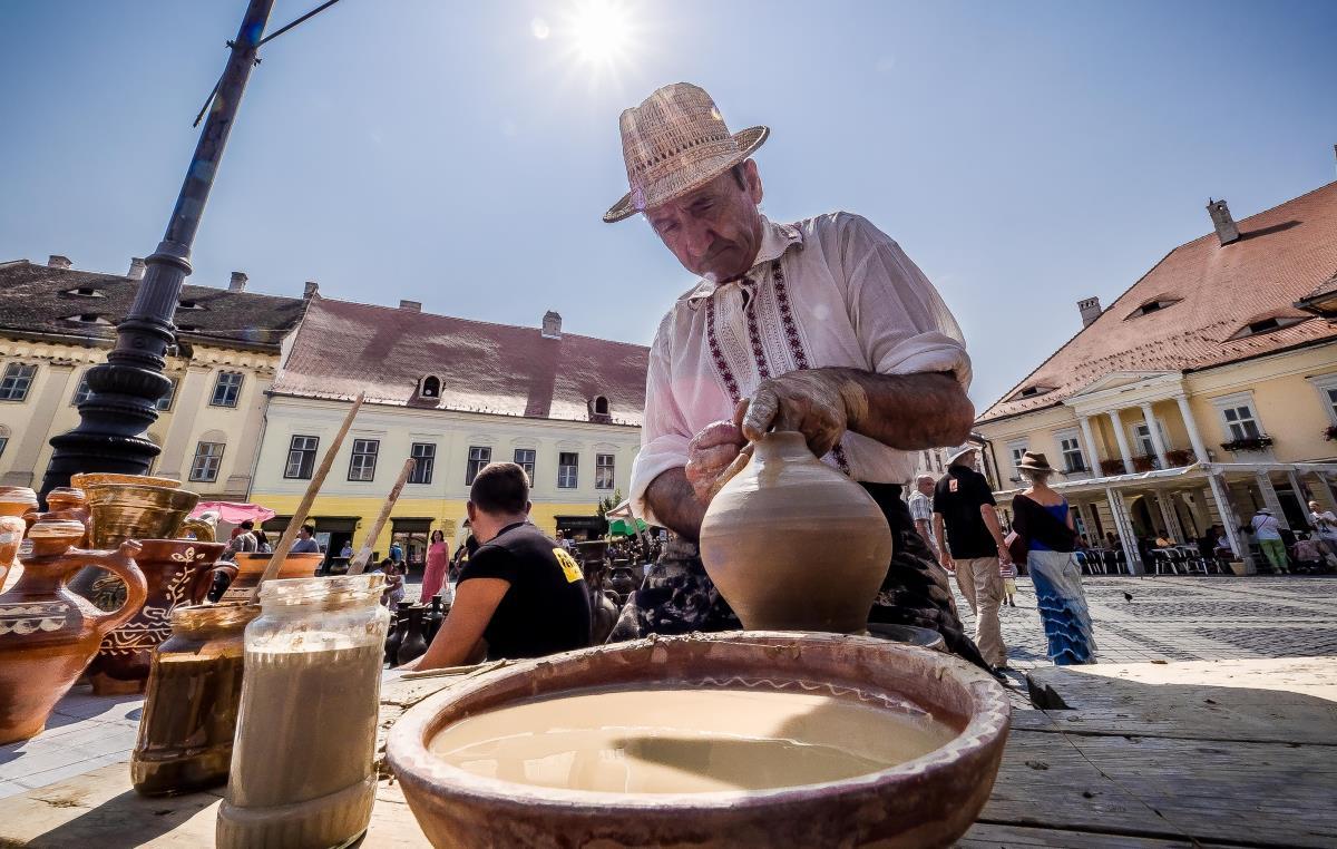 Târgul Olarilor de la Sibiu a ajuns la cea de-a 51-a ediție GALERIE FOTO