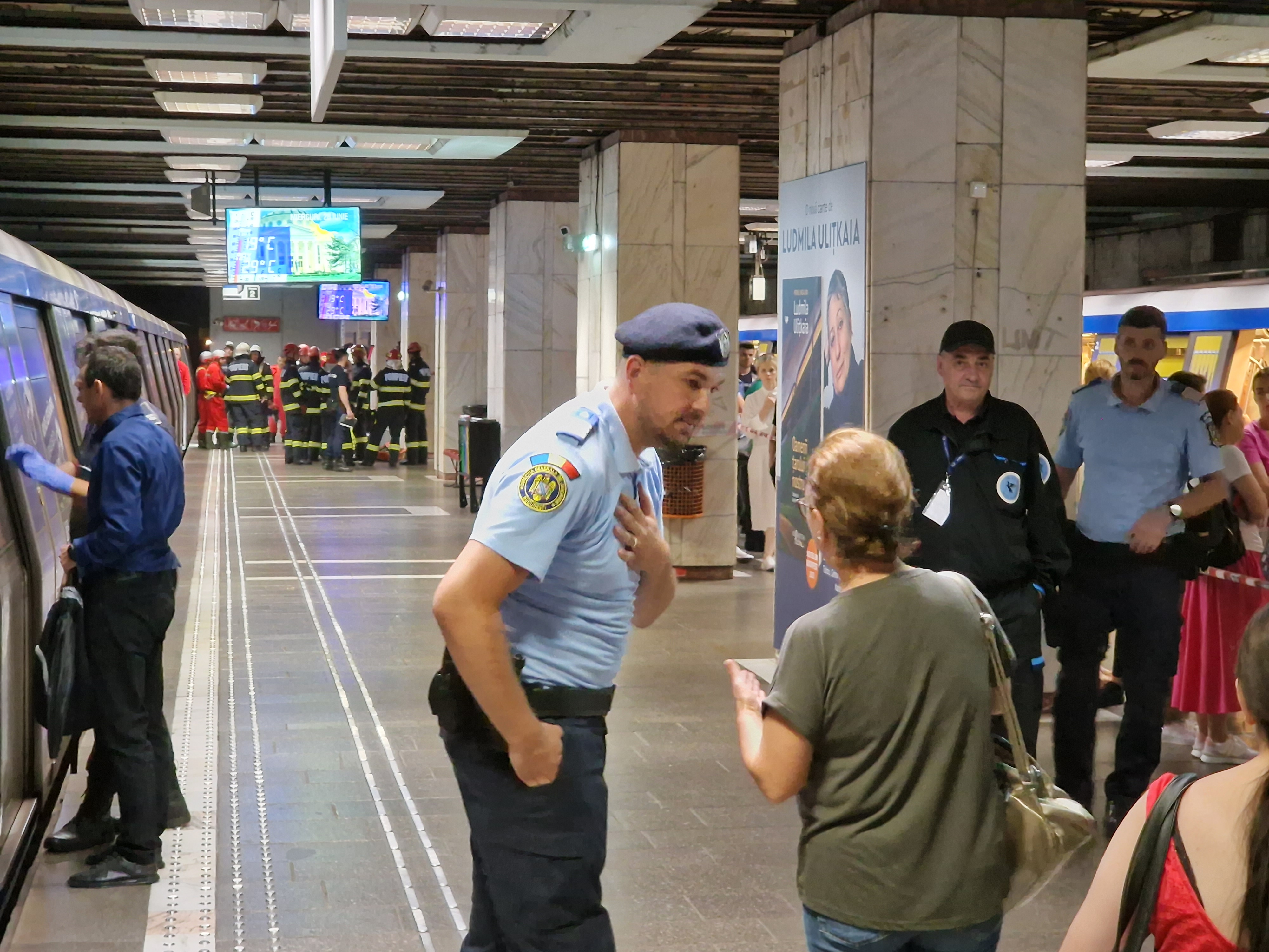Circulație îngreunată pe magistrala 2 de metrou după ce un bărbat a ajuns pe șine în stația Aviatorilor