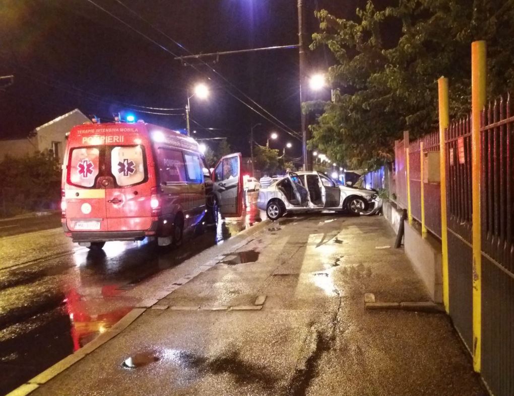 Accident în Cluj din cauza vitezei. Trei tineri, printre care o adolescentă de 16 ani, răniți grav