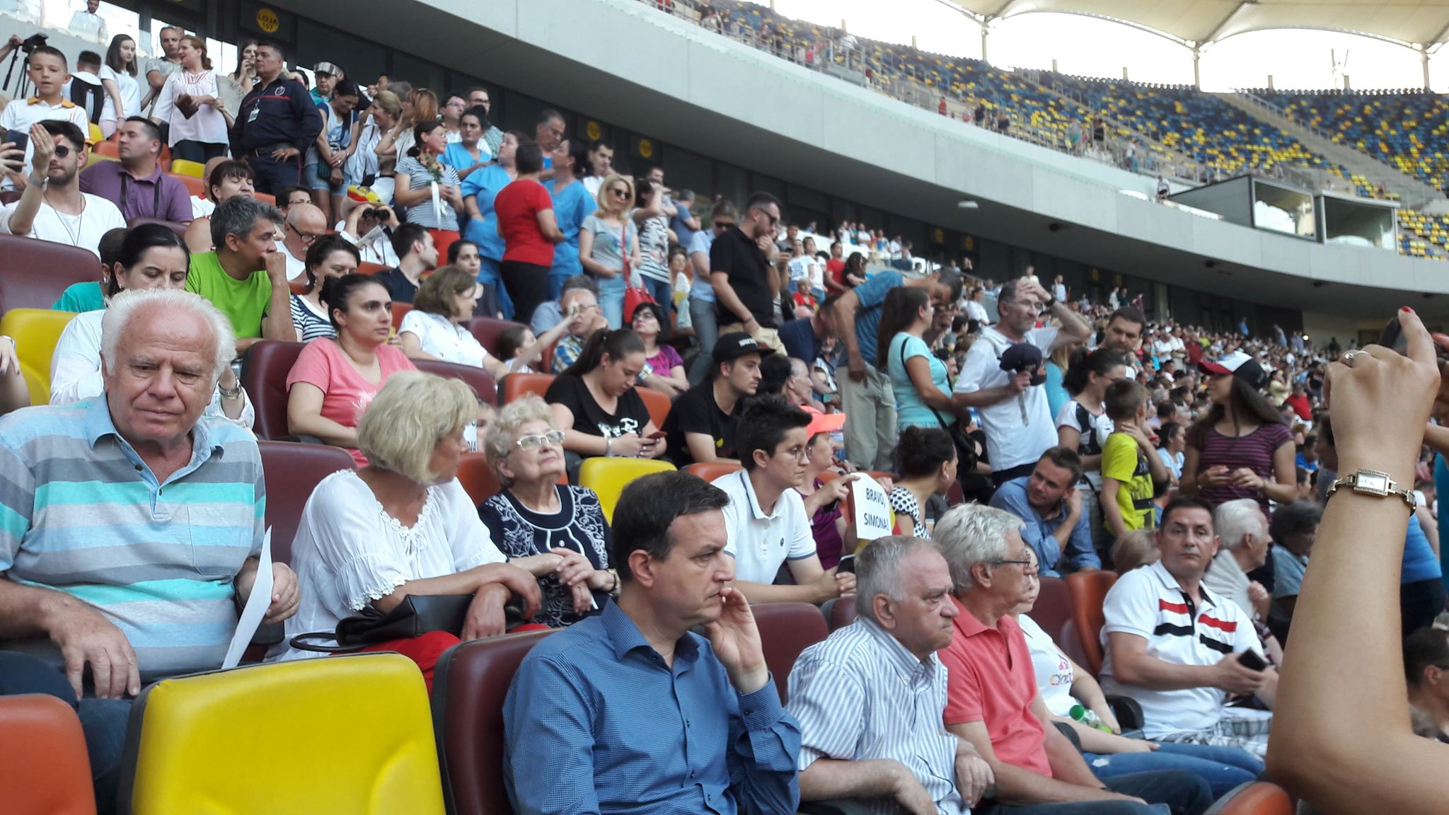 VIDEO. Simona Halep a prezentat trofeul de la Roland Garros, la Arena Națională. ”Simo”, emoționată. Aplauze, spectacol de gală, dar și fluierături / FOTO