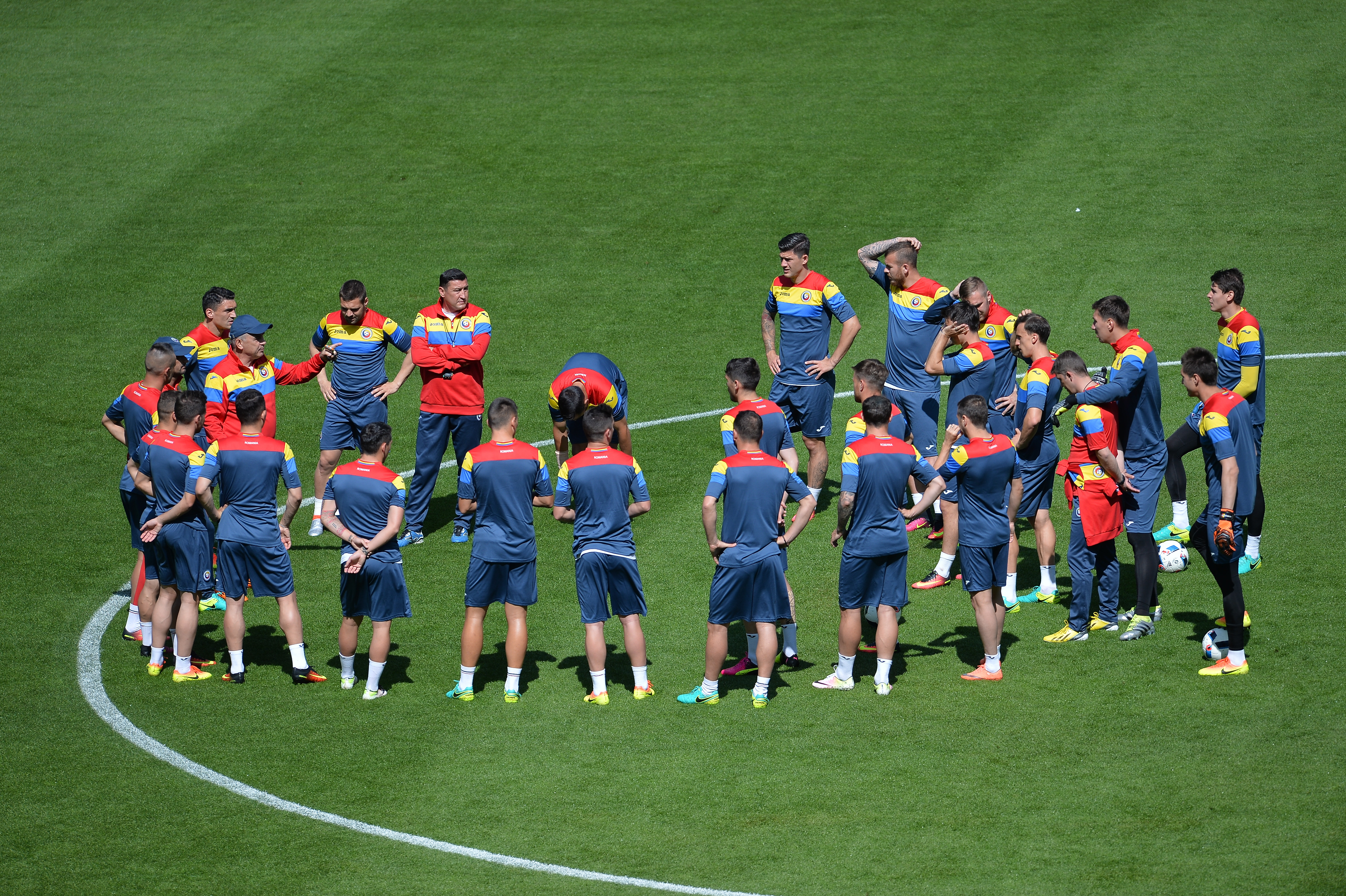 Euro 2016. Tricolorii au efectuat antrenamentul oficial pe Stade de France, ultimul înaintea meciului cu ”Les Bleus” (vineri, ora 22:00). Zâmbete și uimire / GALERIE FOTO și VIDEO