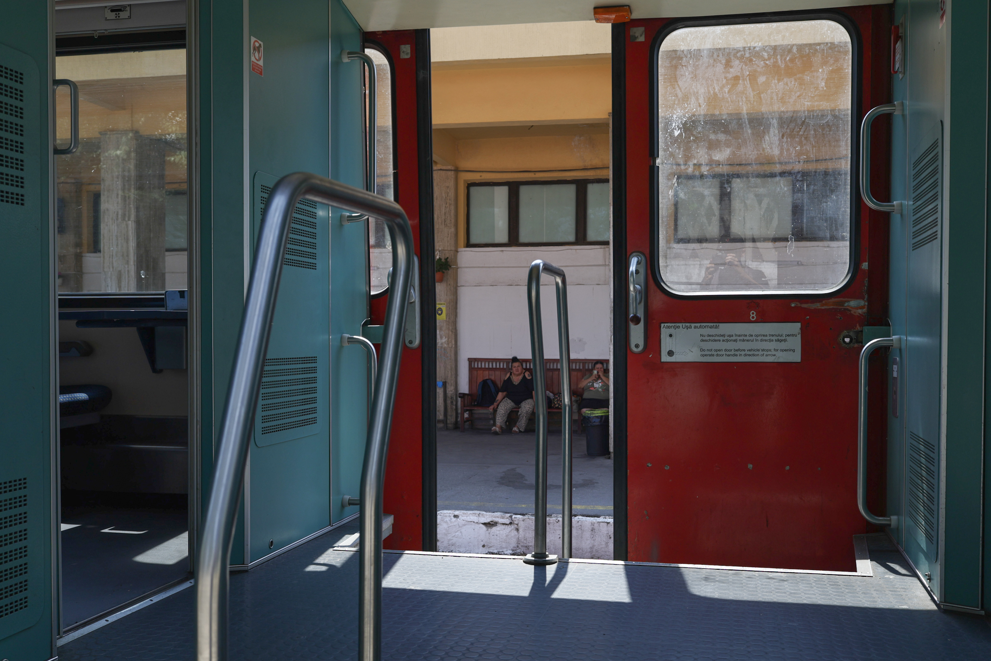 O gară și un capăt de linie într-un București uitat: între o halbă de bere și drumul spre Oltenița cu 16 opriri