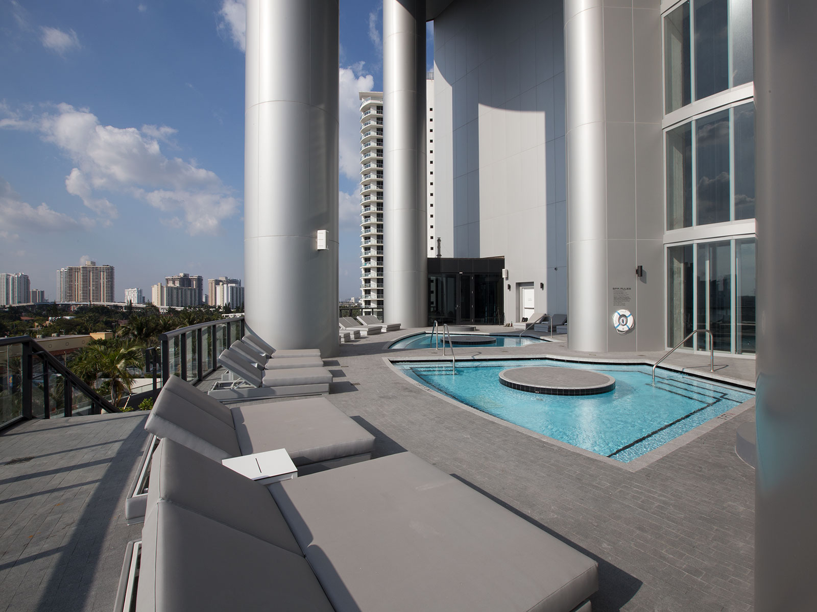 Cum arată apartamentul de 8,7 milioane de euro în care va sta Leo Messi la Miami. Are inclusiv un lift auto care-l lasă la ușă
