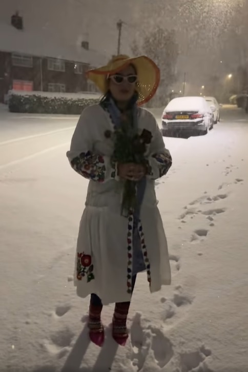 Cum au reacționat românii din Anglia când au văzut că ninge neîncetat în noiembrie: „O să fie nebunie”. Video