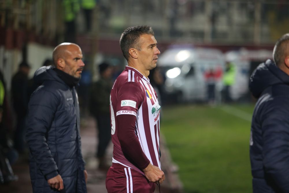 FOTO/Daniel Pancu, în genunchi în fața fanilor rapidiști! Declarație de dragoste pentru suporteri, la ultimul meci oficial pe stadionul Giulești: „De asta nu am jucat la Steaua, la Dinamo, datorită lor!”