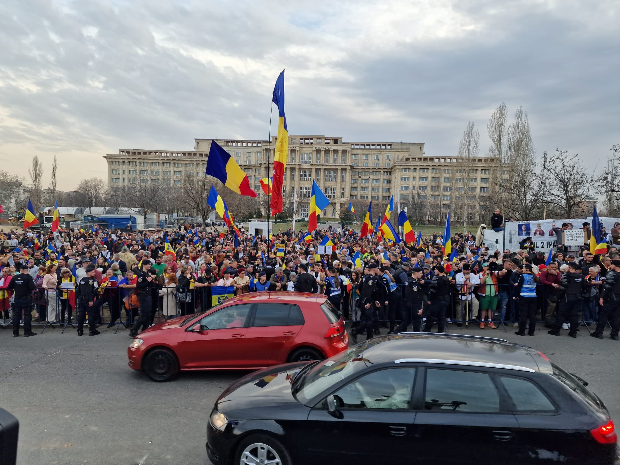 Susținătorii lui Călin Georgescu au fost în fața CCR. Curtea i-a respins contestația, nu mai are nicio șansă de a candida