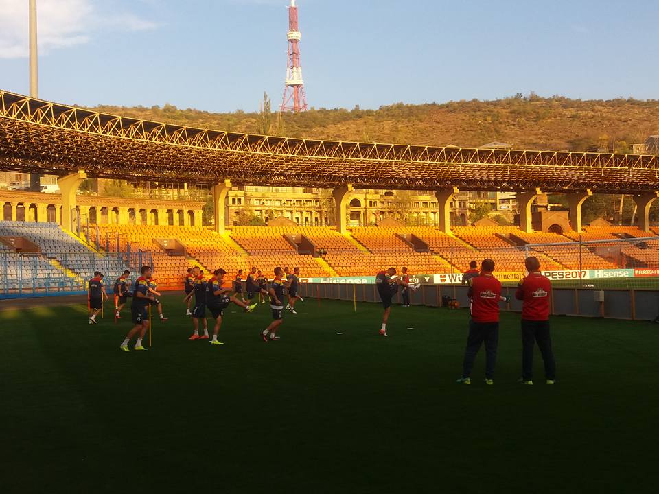 Armenia - România (sâmbătă, ora 19:00, TVR 1). Tricolorii au făcut antrenamentul oficial la Erevan. Jucătorii vor câte o mașină primă de calificare / GALERIE FOTO&VIDEO