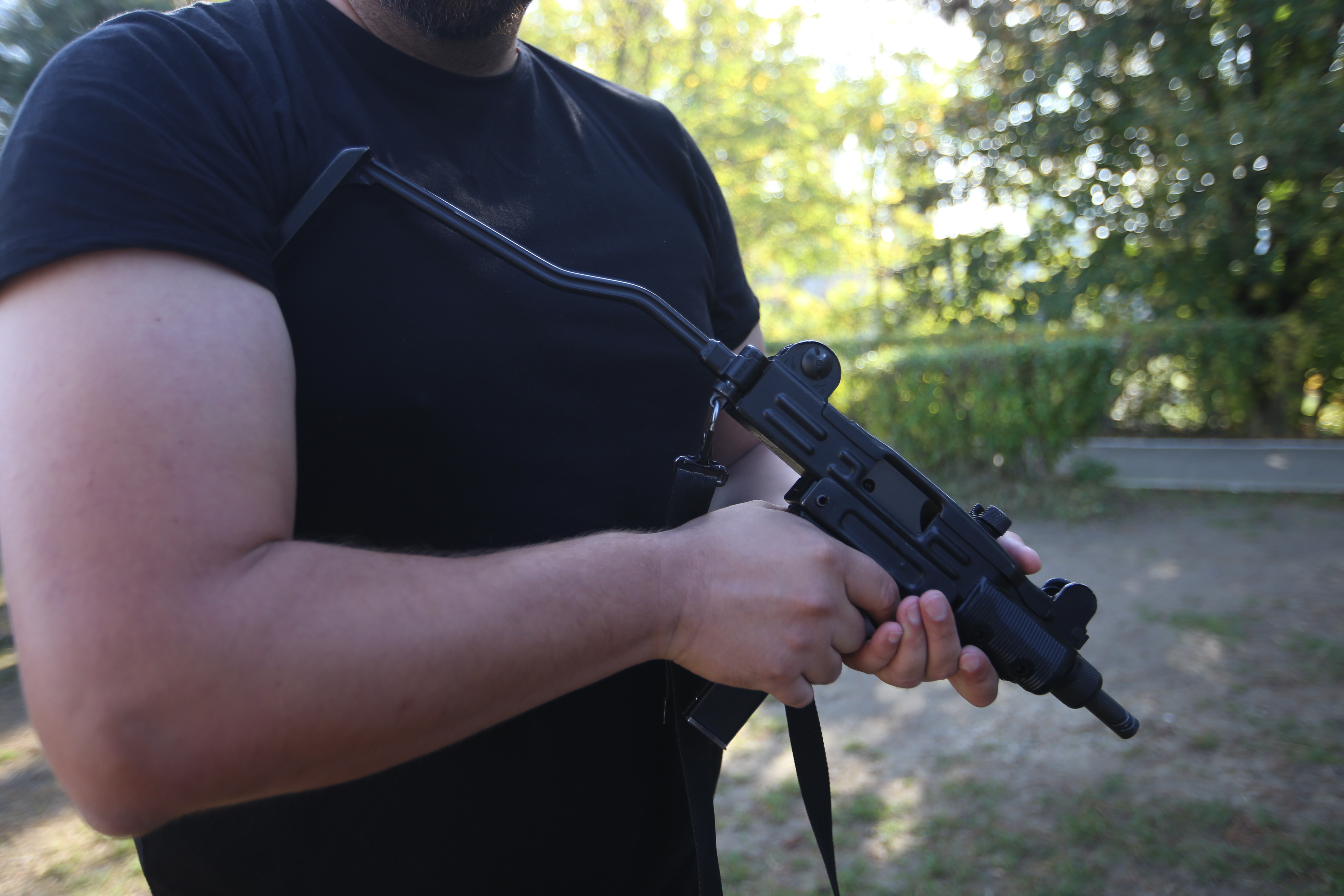 VIDEO | Reportaj cu arma-n mână. Am testat mitraliera NATO și pistolul pentru luptă urbană