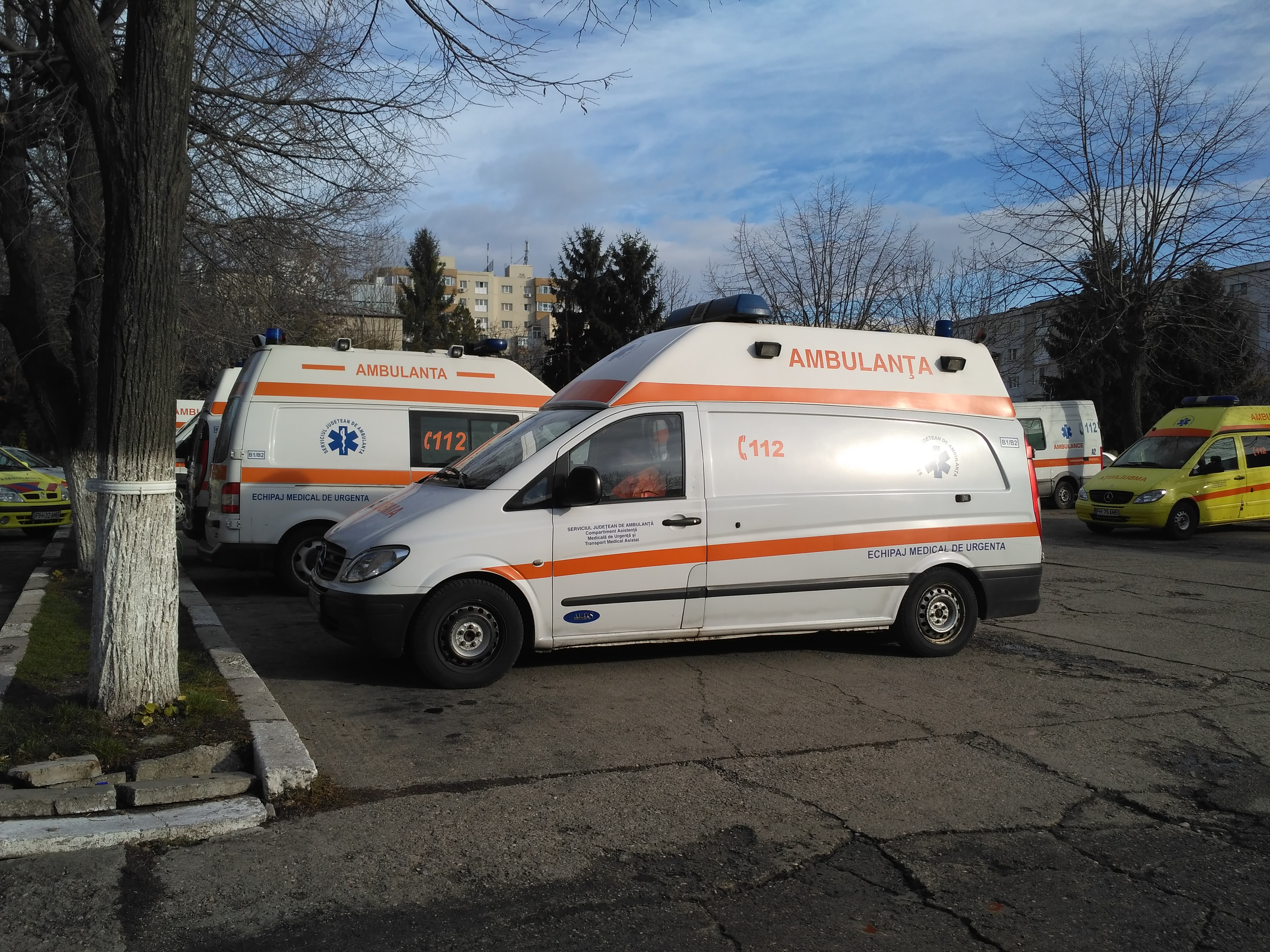 A chemat ambulanța ca să ajungă la discotecă, iar apoi s-a lăudat pe Facebook