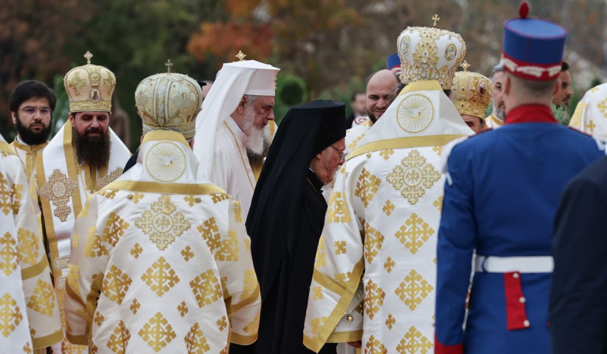Ceremonia de sfințire a picturii Catedralei Mântuirii Neamului. Peste 12.500 de oameni, printre care Nicușor Dan, Ilie Bolojan, Traian Băsescu și Emil Constantinescu, au fost martori la citirea actului de sfințire