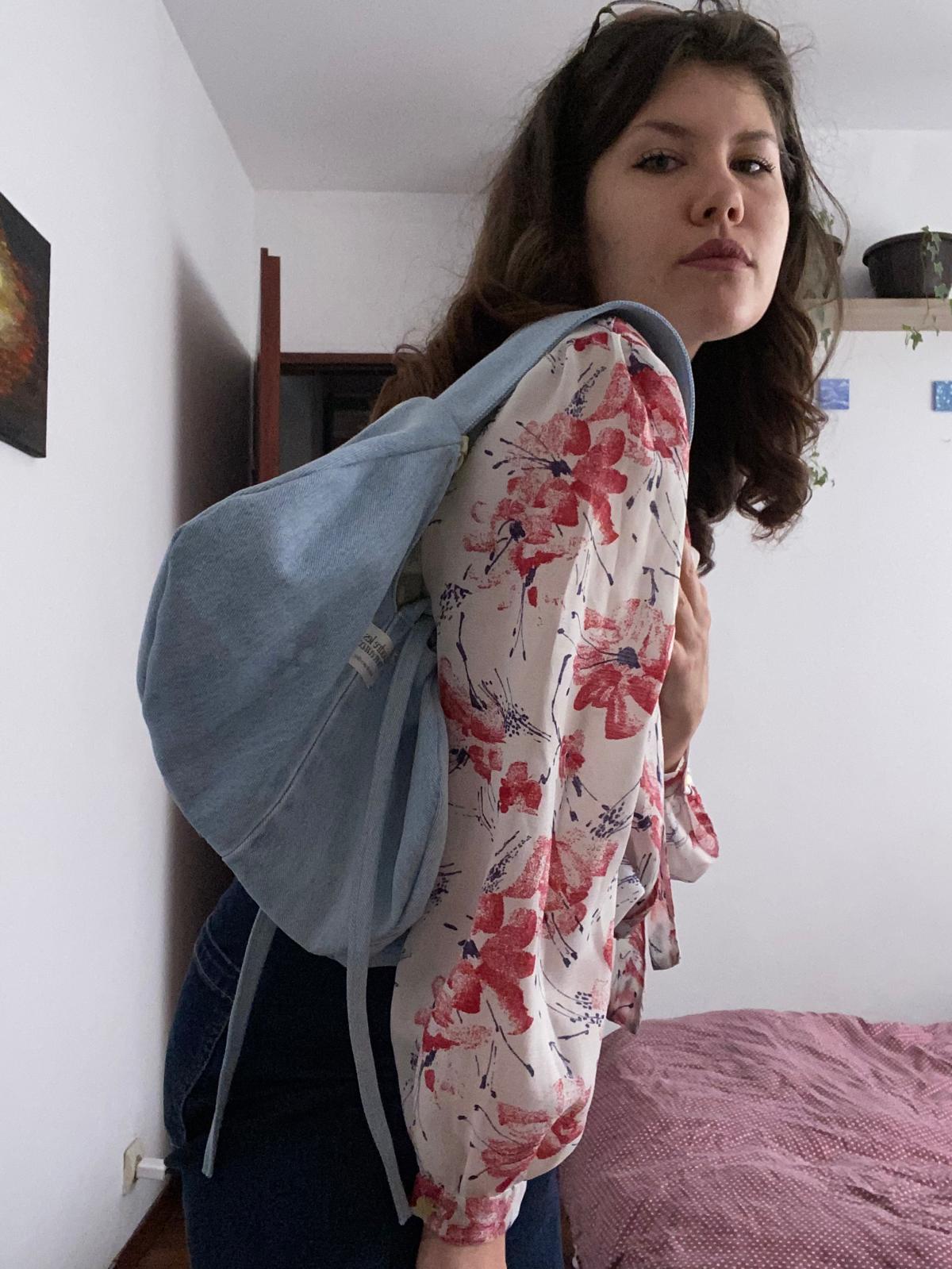 A doua viață a hainelor: cum funcționează programul Inditex și ce fac tinerii pentru a recicla. „Transform blugii uzați în accesorii: genți, gulere sau topuri”
