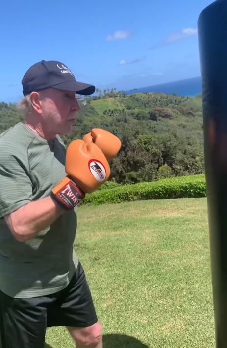 Chuck Norris a împlinit 84 de ani și se laudă cu o formă fizică de invidiat: „Mă simt ca la 48 de ani”