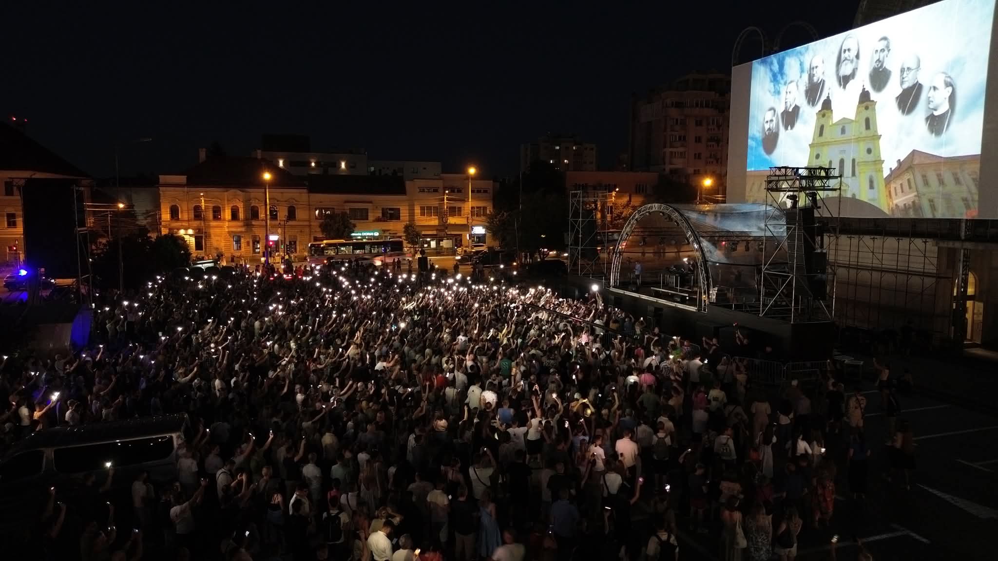 Un preot DJ a făcut show pe o scenă, la Cluj: „Mixez această credință”