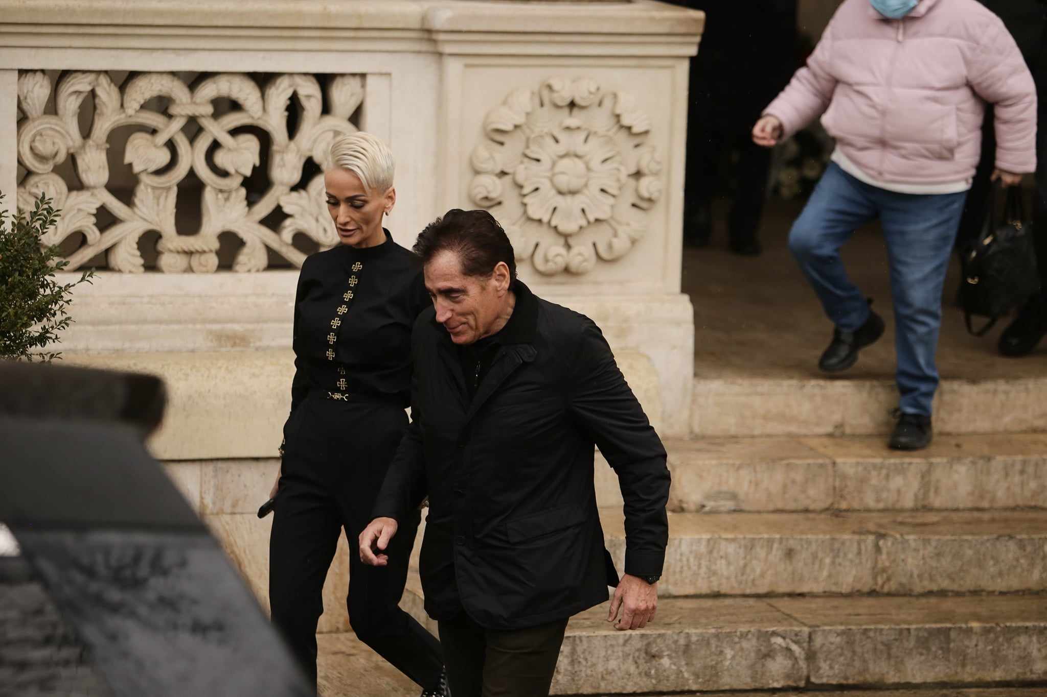 Ce a găsit astăzi Oana Roman la mormântul Mioarei Roman. La 9 zile de la deces, vedeta i-a făcut parastas mamei sale