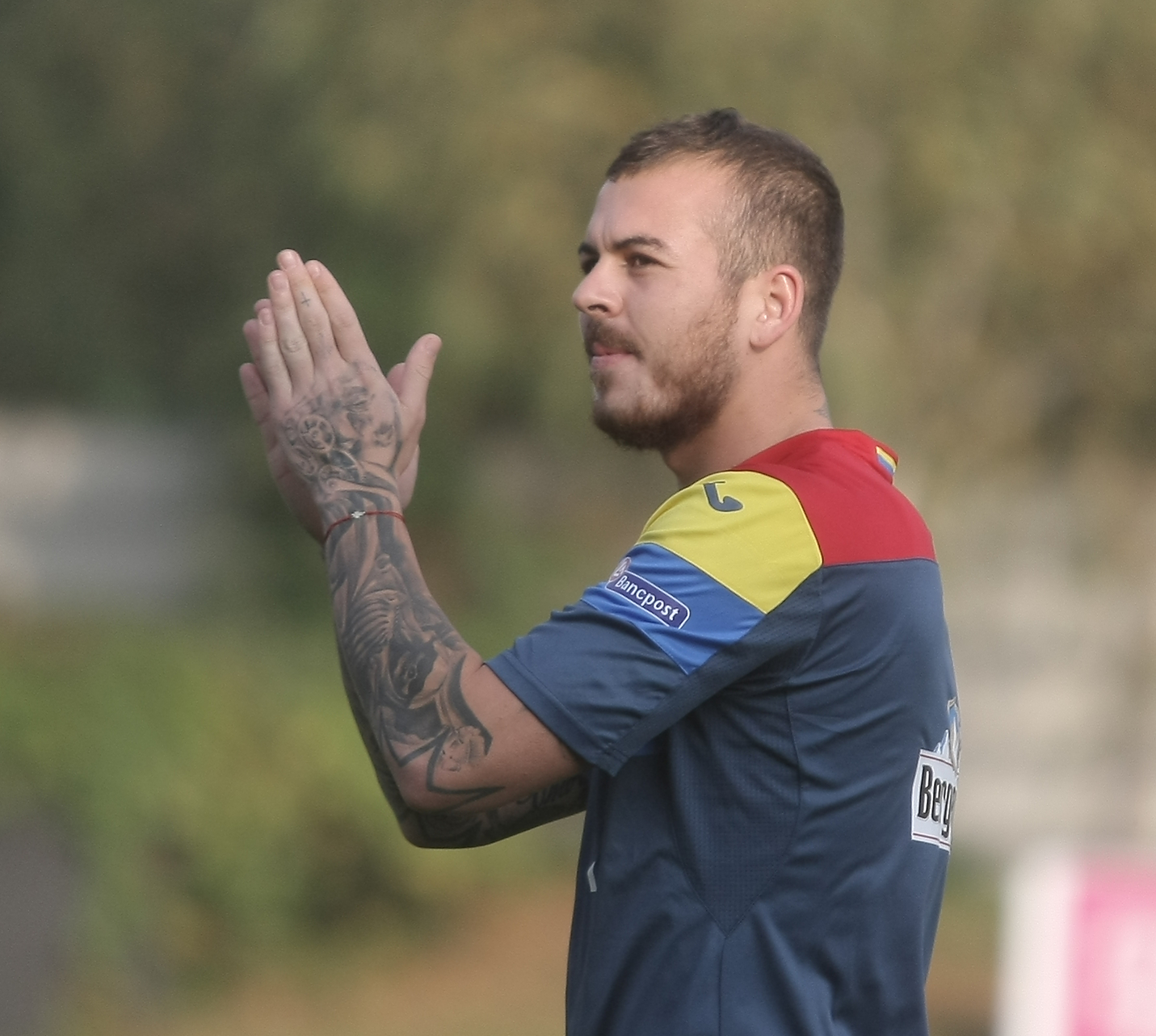 Armenia - România (sâmbătă, ora 19.00, TVR 1). Alibec, deranjat de criticile lui Bölöni: ”A exagerat!”. Atacantul dă sfoară-n țară: ”N-am iubită” / INTERVIU & GALERIE FOTO