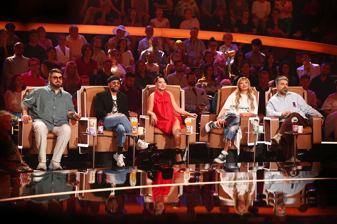 Micutzu, Anca Dinicu și Maurice Munteanu, cu mâinile la ochi în timpul unui număr de la „The Ticket”. Ce se întâmplă pe scenă