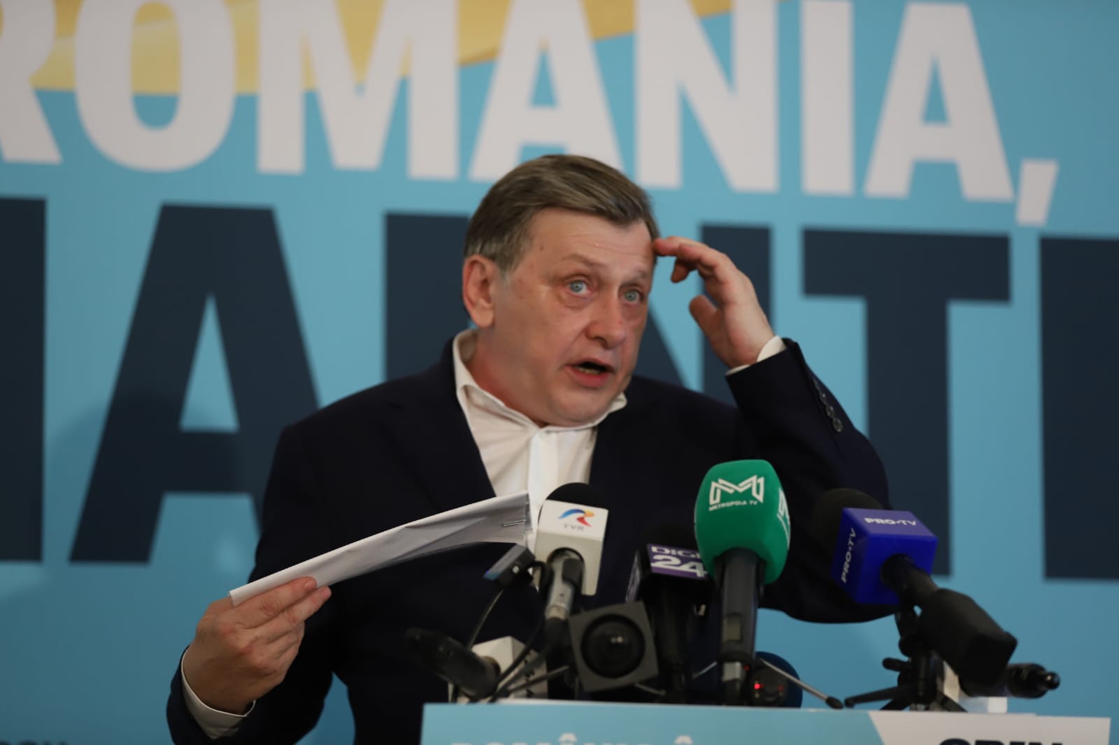 Cum arată declarația dată de Crin Antonescu la Securitate și ce a scris despre un prieten în 1988