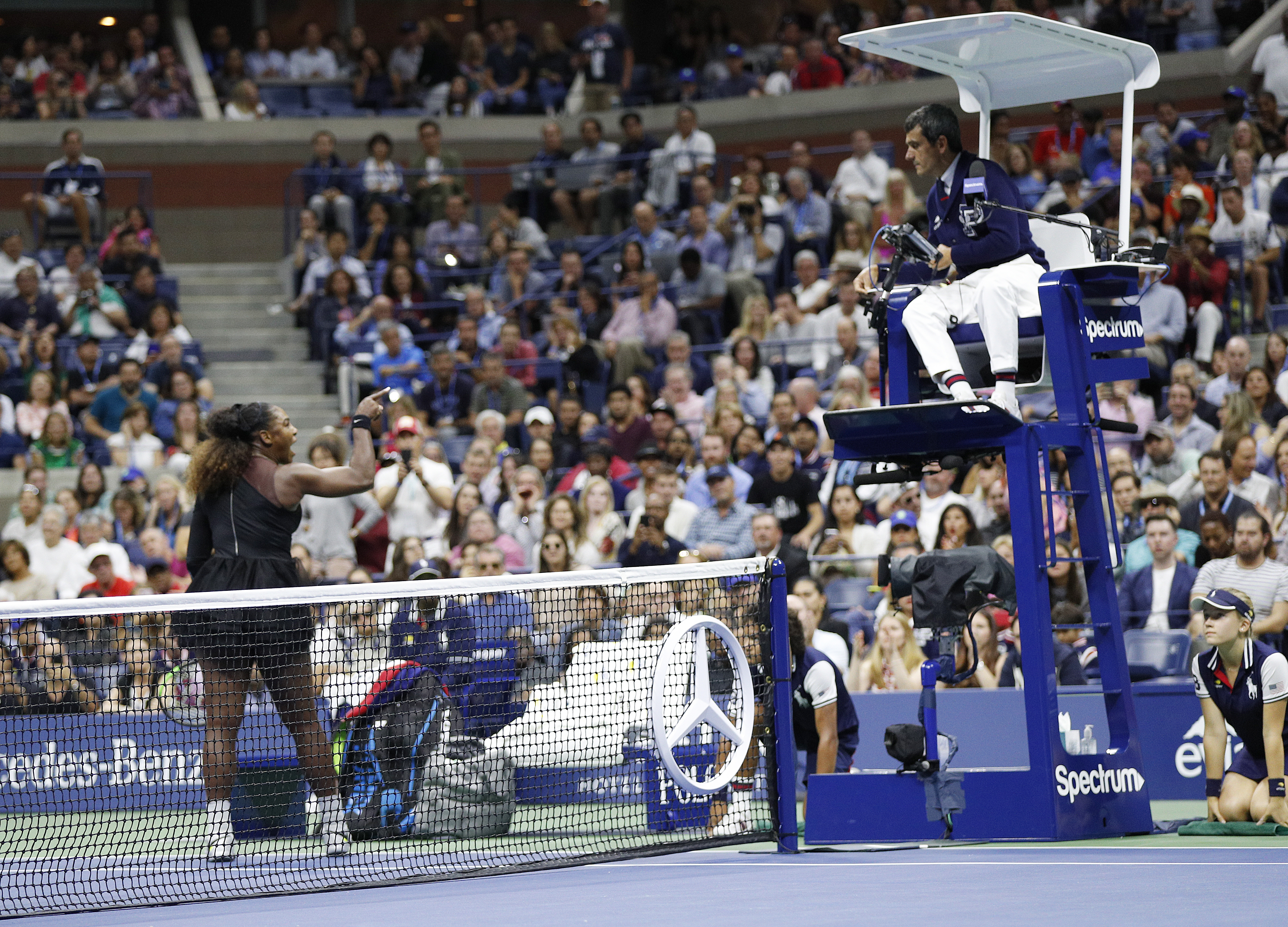 Serena Williams și-a ieșit din minți, în finala de la US Open. Arbitrul Carlos Ramos a supărat-o, iar Naomi Osaka i-a suflat titlul / VIDEO