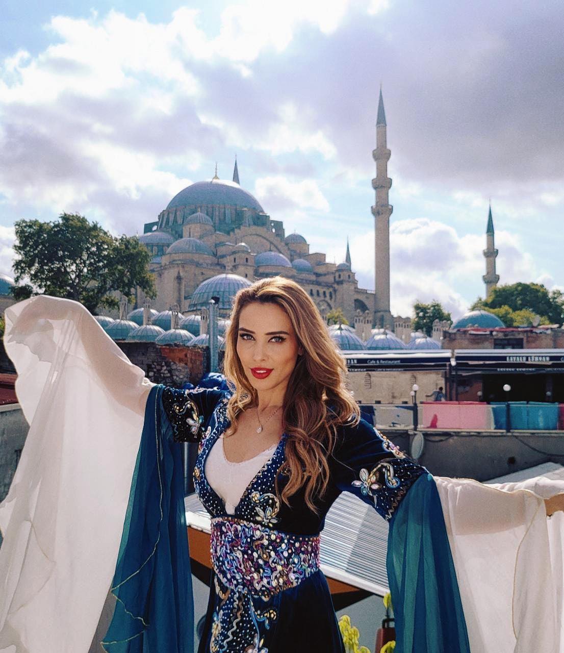 Iulia Vântur vrea să își aducă părinții în India. Cum se înțelege cu familia lui Salman Khan: „M-au «adoptat»”