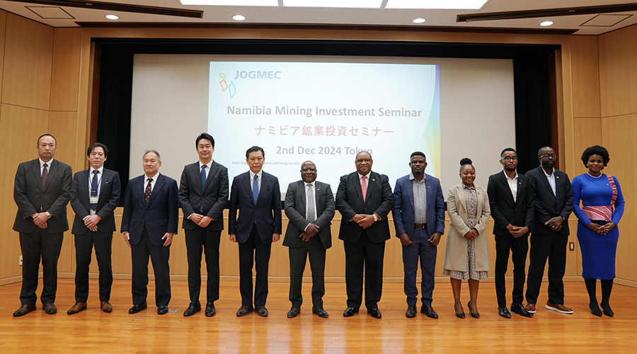 Five delegates from Namibia, headed by Mr. Erasmus Shivolo, Deputy Executive Director of the Ministry of Mines and Energy, attended the seminar with 50 participants from Japan [Source: JOGMEC]