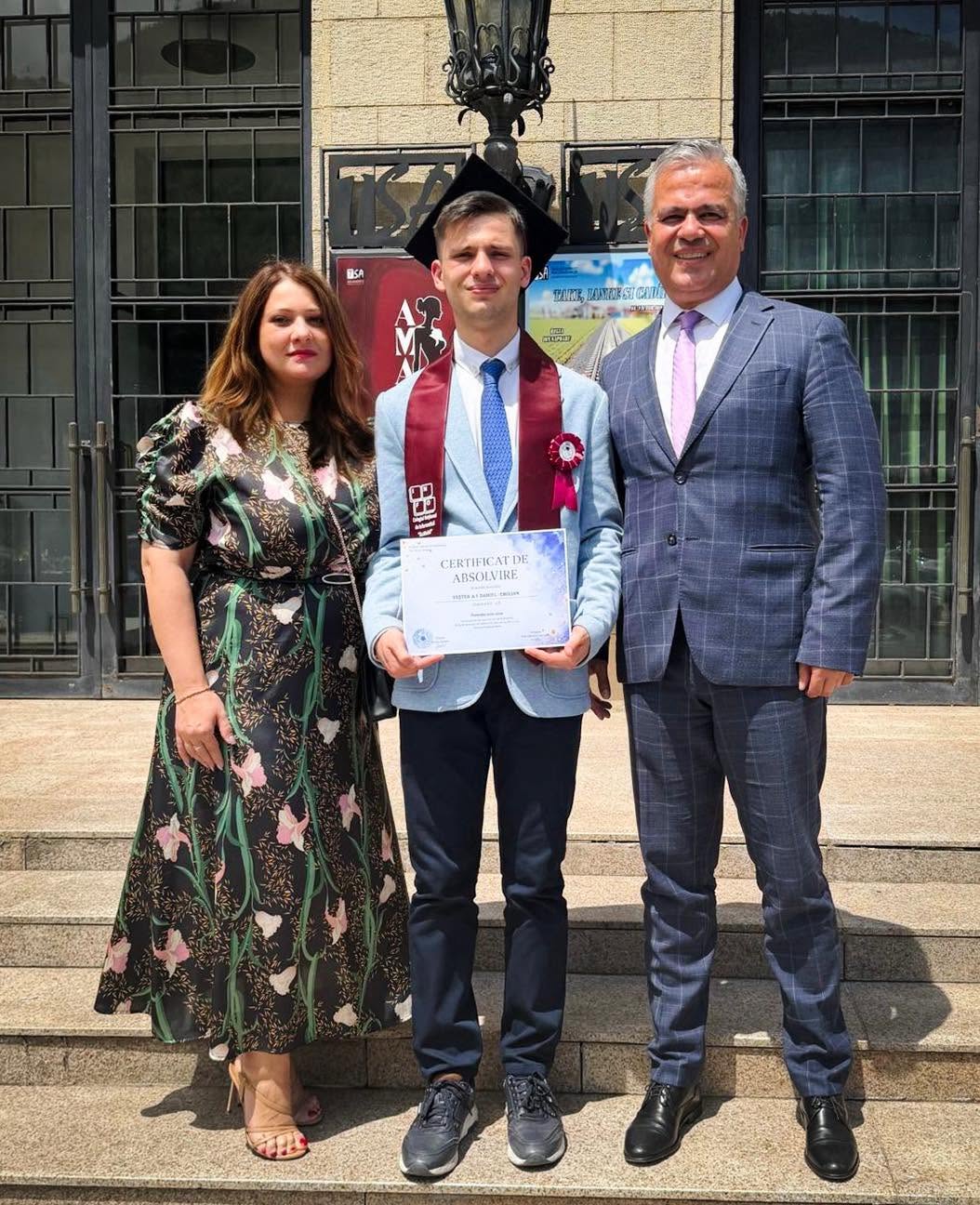 La ce facultate studiază fiul cel mare al lui Adrian Veștea: „Sunt mândru de tatăl meu”. Mezinul familiei se pregătește de Bacalaureat
