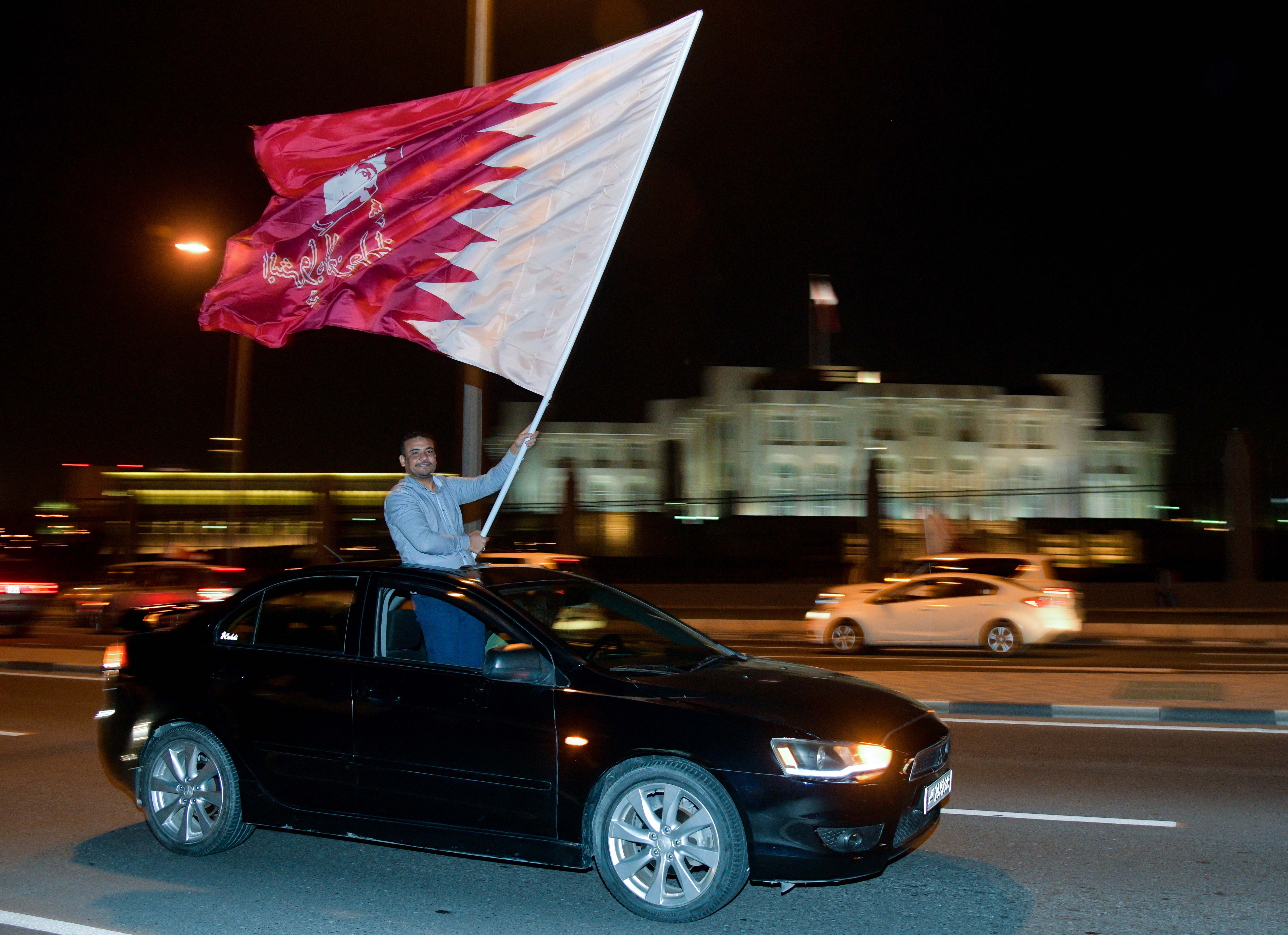 Suporterii naționalei de fotbal din Qatar au sărbătorit pe străzi câștigarea Cupei Asiei | GALERIE FOTO&VIDEO