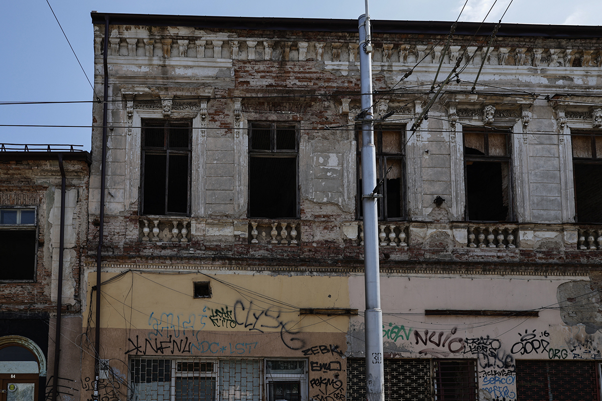 Zona veche din Calea Moșilor a îmbătrânit urât. Strada arată ca după un dezastru apocaliptic