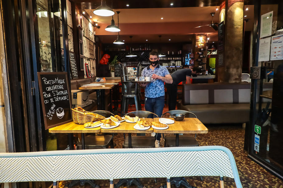 Restaurantele, cafenelele și terasele s-au redeschis și în Franța