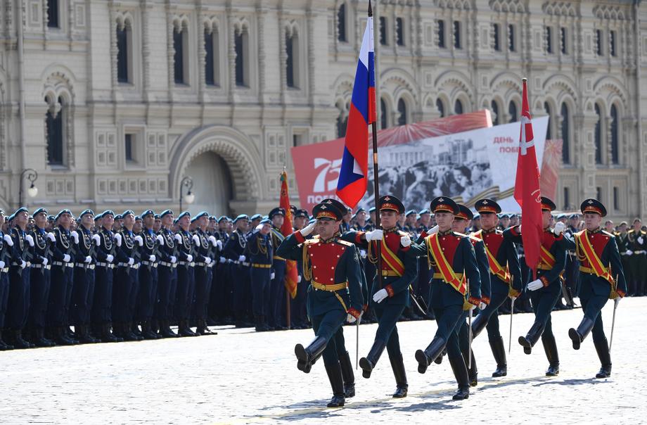 Mii de soldați defilează la Moscova, la parada de Ziua Victoriei, fără să țină cont de pandemia de coronavirus
