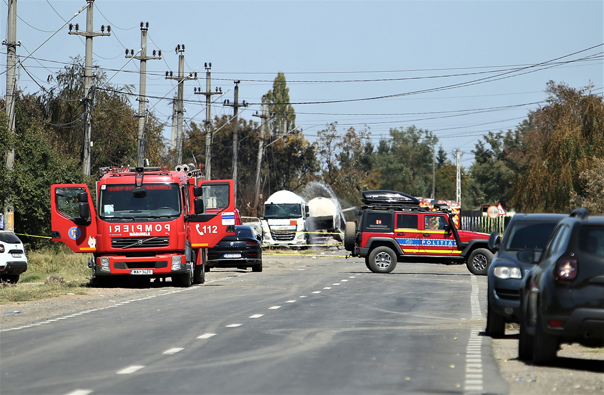FOTOREPORTAJ. Crevedia, viața de după tragedie. „Am dormit în parc. Noaptea asta dorm în casă la mine, ce-o fi o fi”