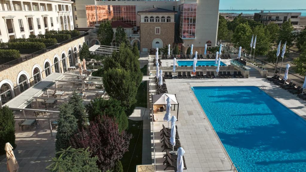 Cât costă o noapte de cazare în hotelul lui Gică Hagi din Mamaia în plin sezon estival 2025. Locația, renovată recent cu 2 milioane de euro