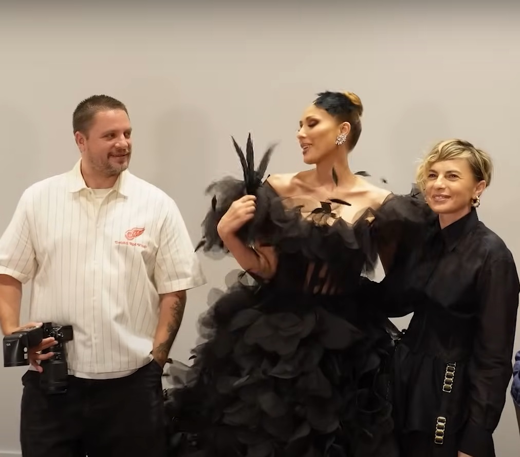 Imagini spectaculoase cu Iulia Vântur. Vedeta a venit în România și a fost transformată radical pentru un nou proiect: „E ceva ușor negativ”