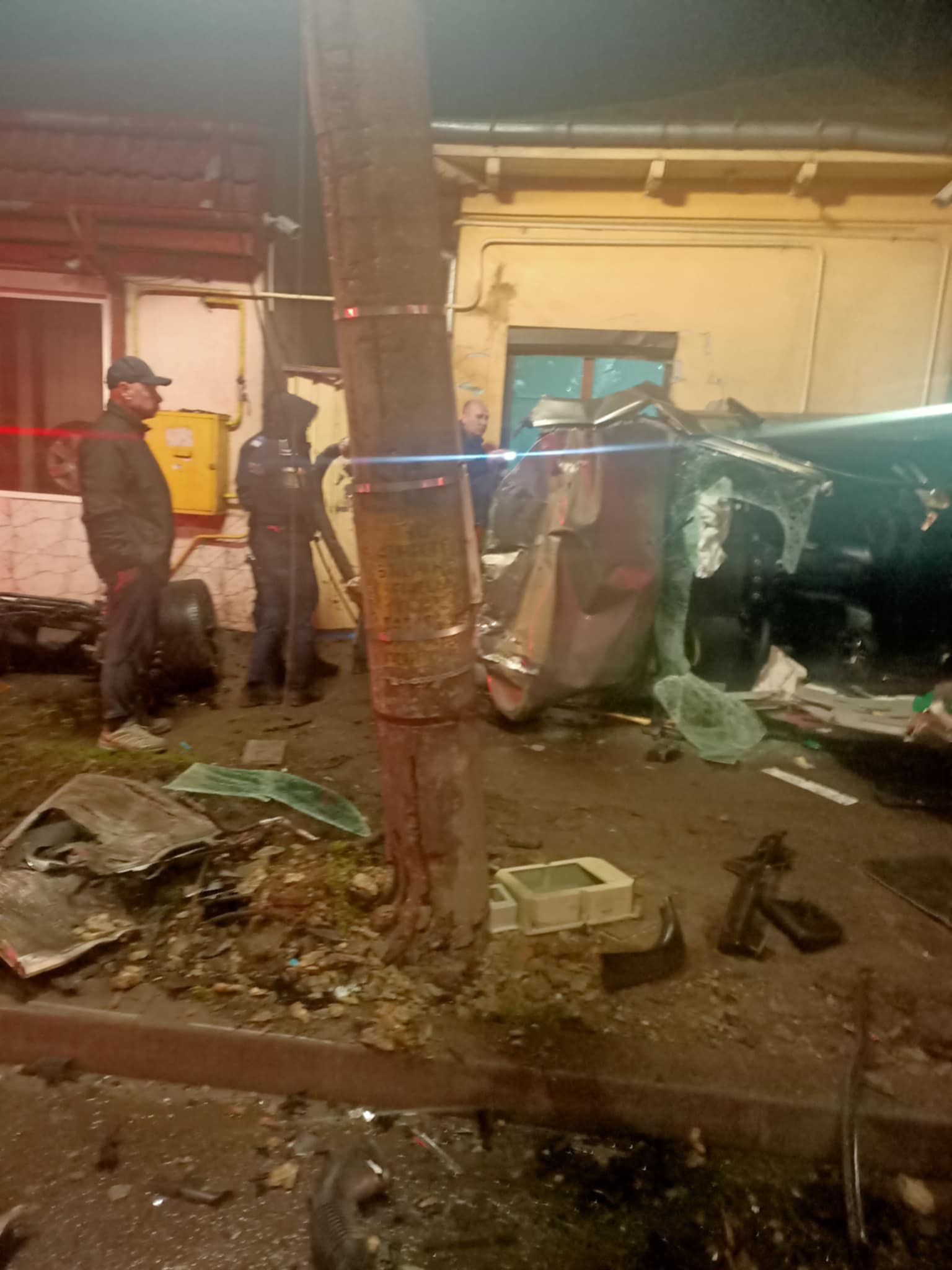 Patru mașini parcate au fost lovite în Brăila, după ce un șofer a intrat pe contrasens și s-a proptit în peretele unei case