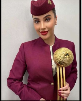 O româncă, pe scenă la decernarea Cupei Mondiale din Qatar. A ținut în mână trofeul câștigat de Messi