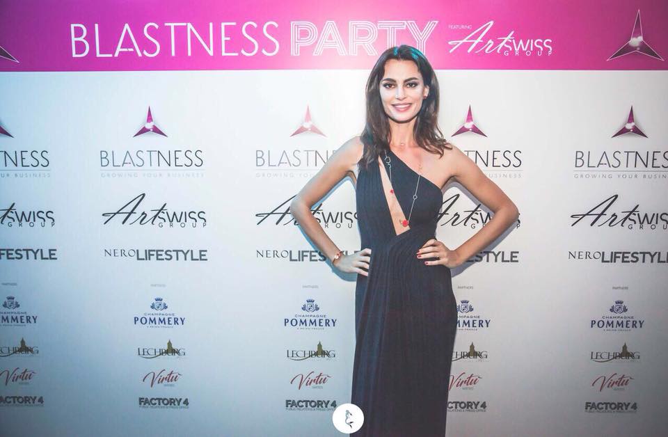 Catrinel Menghia, spectaculoasă la un eveniment în Italia. A purtat o rochie care-ți taie răsuflarea | FOTO