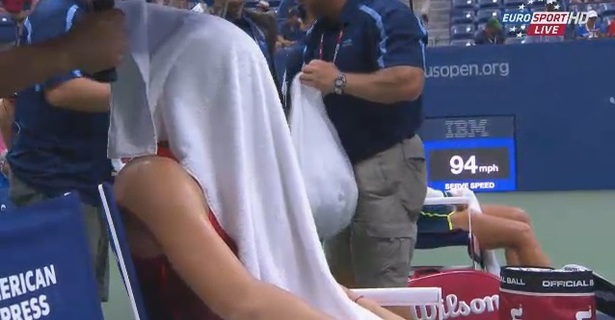 Darren Cahill râde de Simona Halep! ^Jucătoarea noastră a repetat gestul pe care-l face atunci când îi este greu / GALERIE FOTO