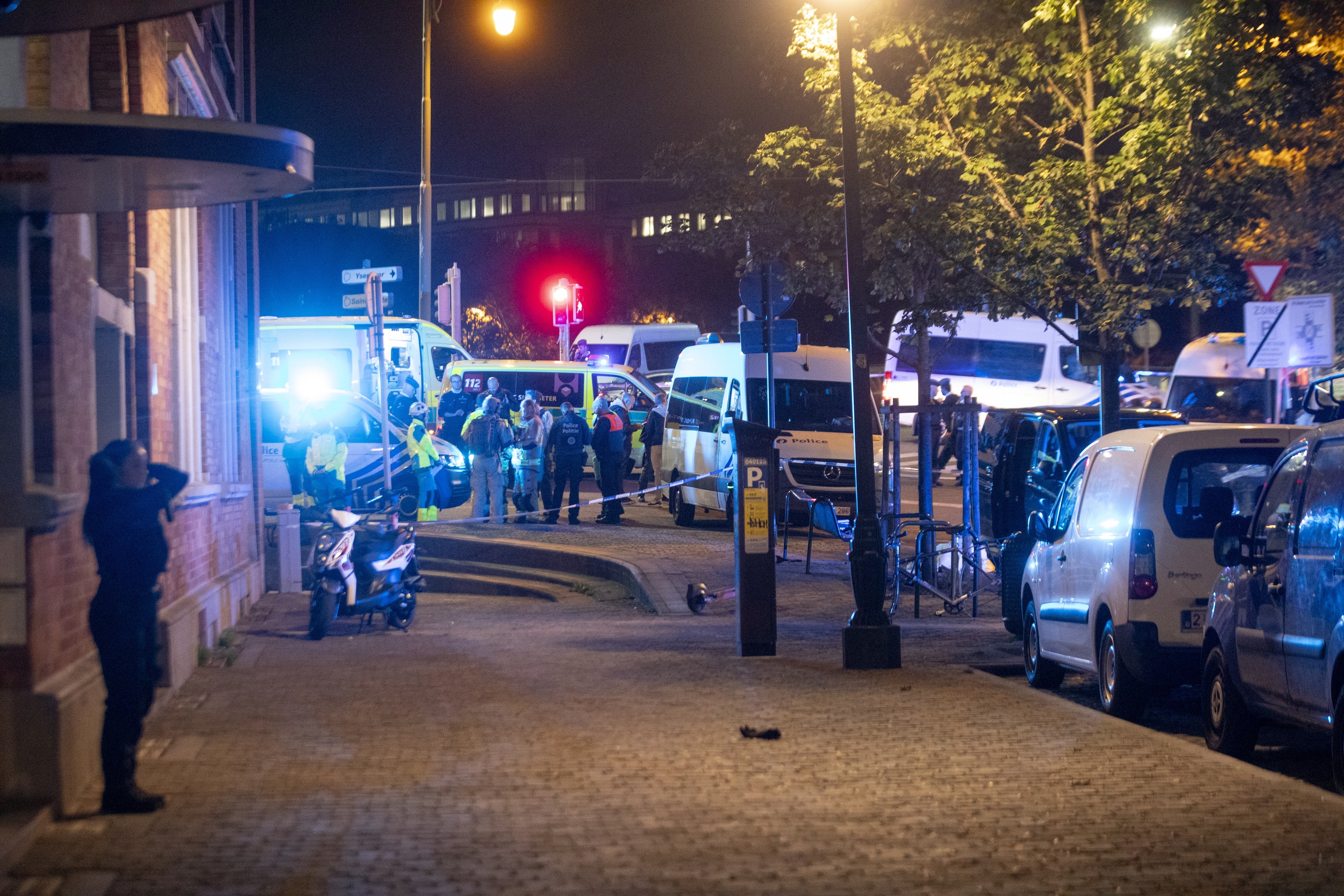 Atac terorist în Bruxelles: Poliția l-a împușcat mortal pe bărbatul care a ucis doi suedezi înainte de meciul de fotbal Belgia - Suedia
