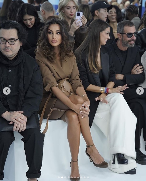 Mădălina Ghenea, în colanți la Săptămâna Modei de la Milano. Românca a atras toate privirile la o prezentare de modă