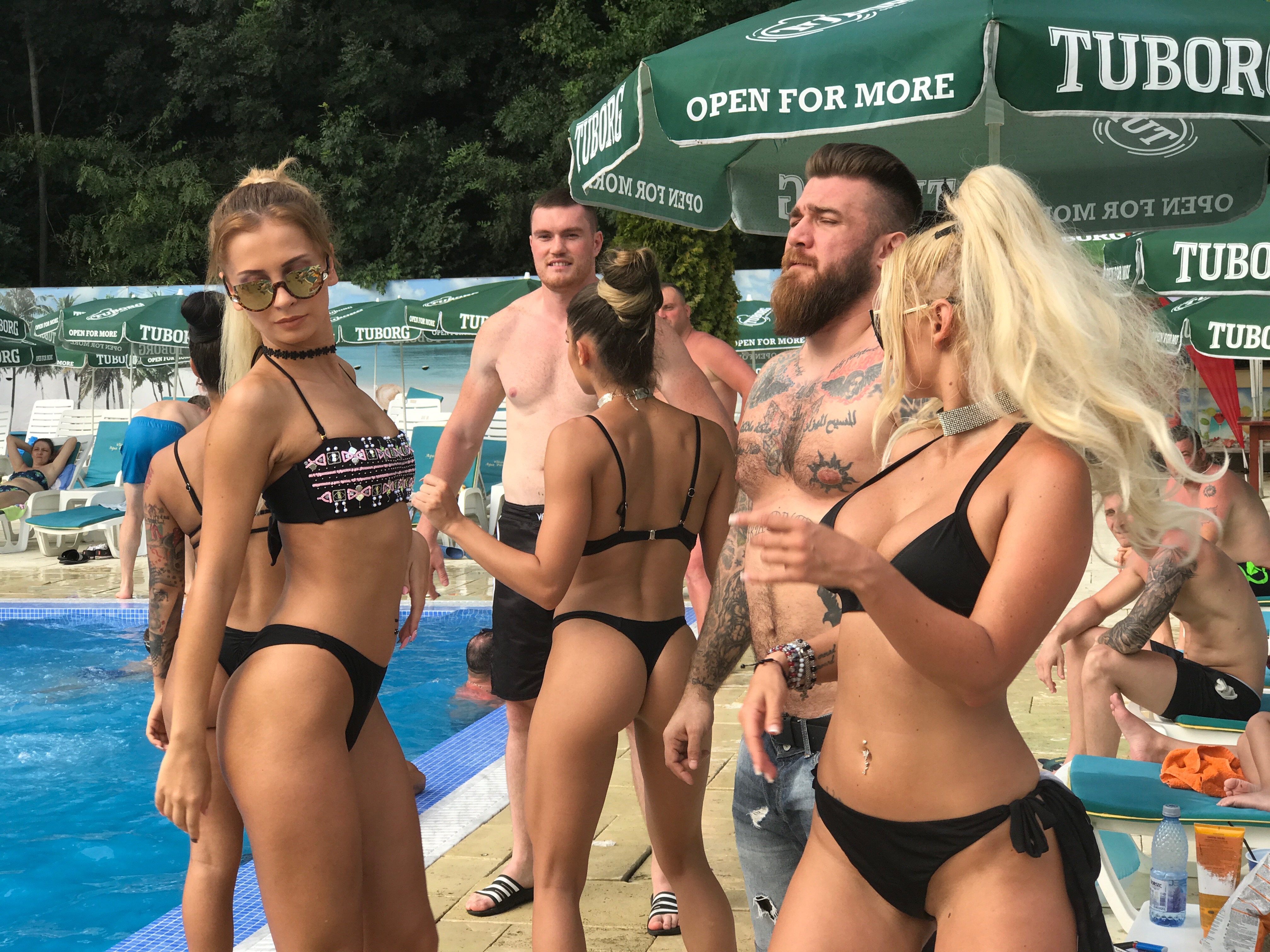 Super-petrecere cu luptătorii Superkombat și fetele Sexy Kombat la hanul fostului patron al Rapidului