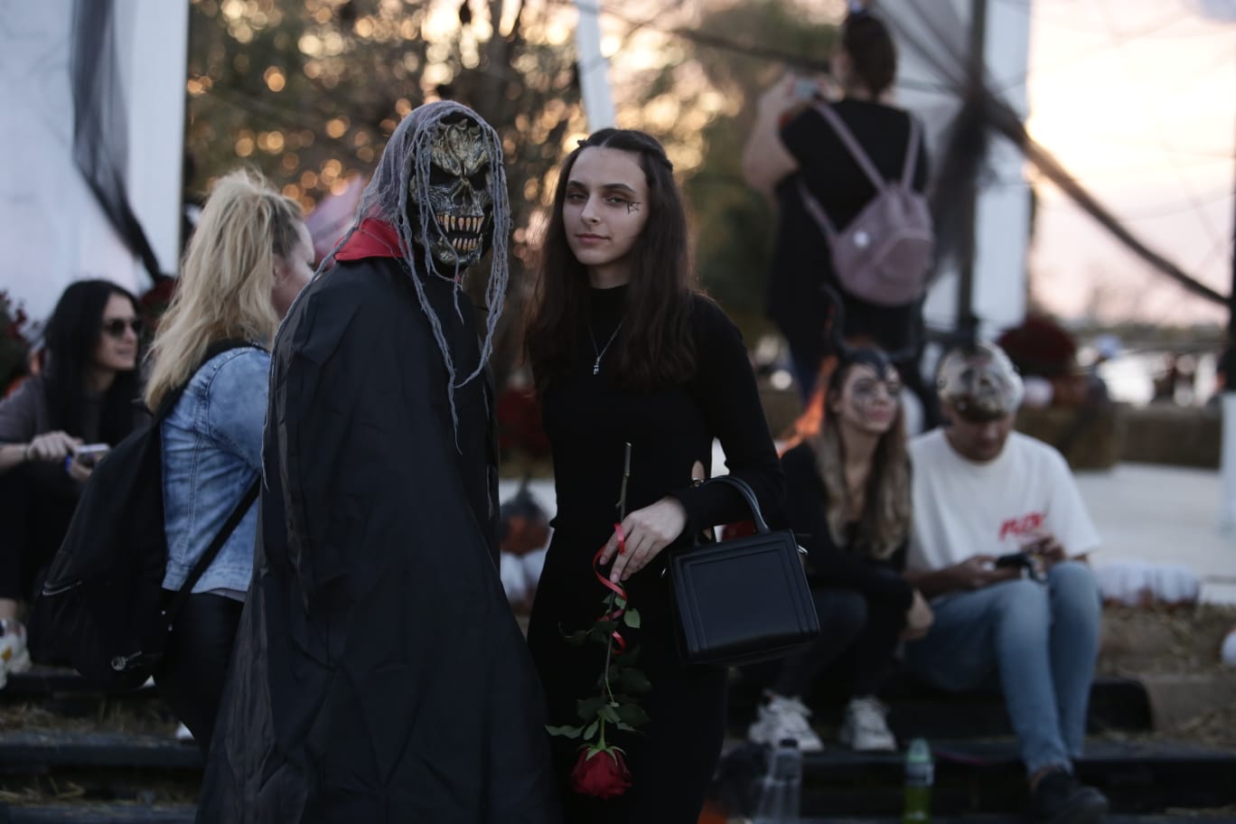 FOTOREPORTAJ. Lacul Morii s-a transformat pentru cel mai mare festival de Halloween din România cu 15,5 tone de dovleci și peste o mie de baloți de paie