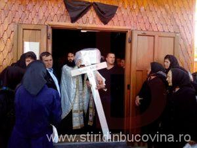 Preotul Petru Gavril a fost înmormântat împreună cu fetița lui de șase ani. Au murit într-un oribil accident