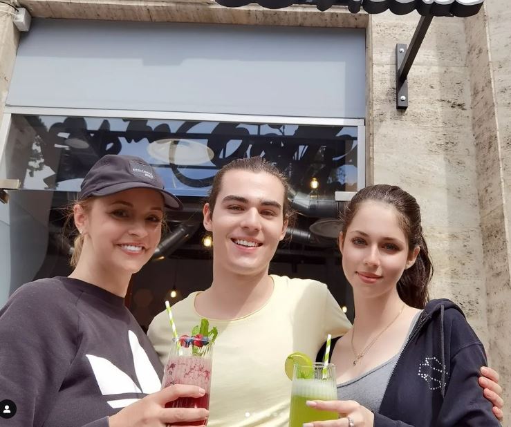 Andreea Marin l-a dat de gol pe Radu Ștefan Bănică: „O surpriză pregătește”. Cum s-a pozat vedeta cu băiatul cel mare al lui Ștefan Bănică jr.