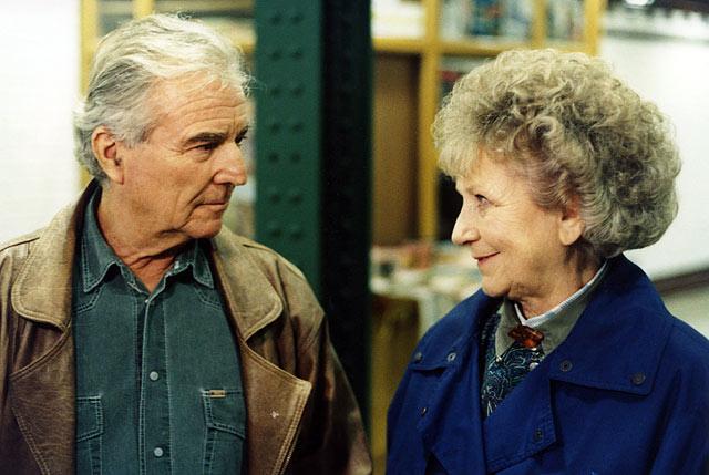 Emlékszik, milyen autóval taxizott Taki bácsi? – Ezen a Szomszédok-kvízen csak a legnagyobb rajongók mennek át!