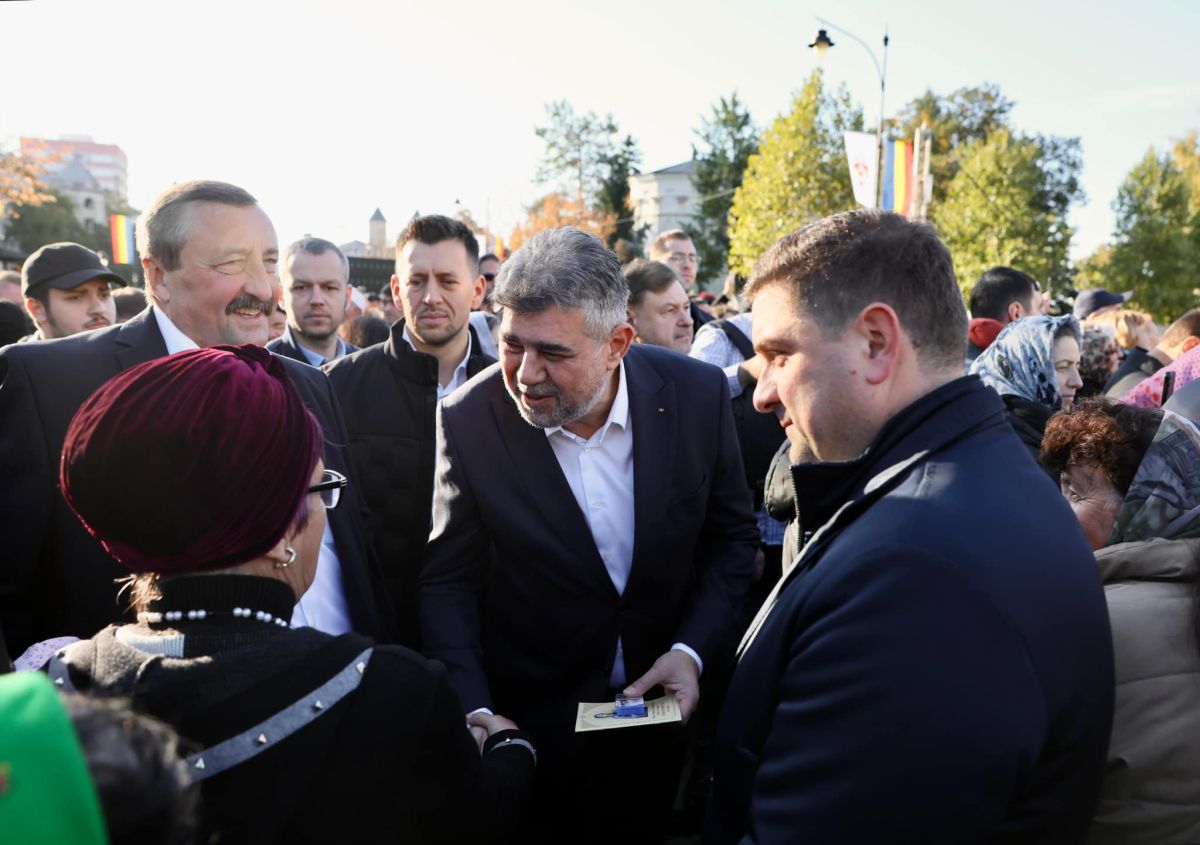 Candidații la prezidențiale au ajuns la slujba de la Catedrala Mitropolitană Iași, pentru Sfânta Parascheva