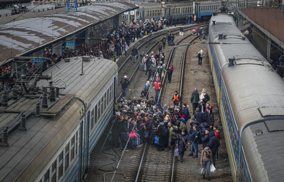Război în Ucraina, ziua 9 | Zelenski critică dur NATO în urma refuzului de a crea o zonă de excludere aeriană, pentru că „ar duce la un război generalizat”