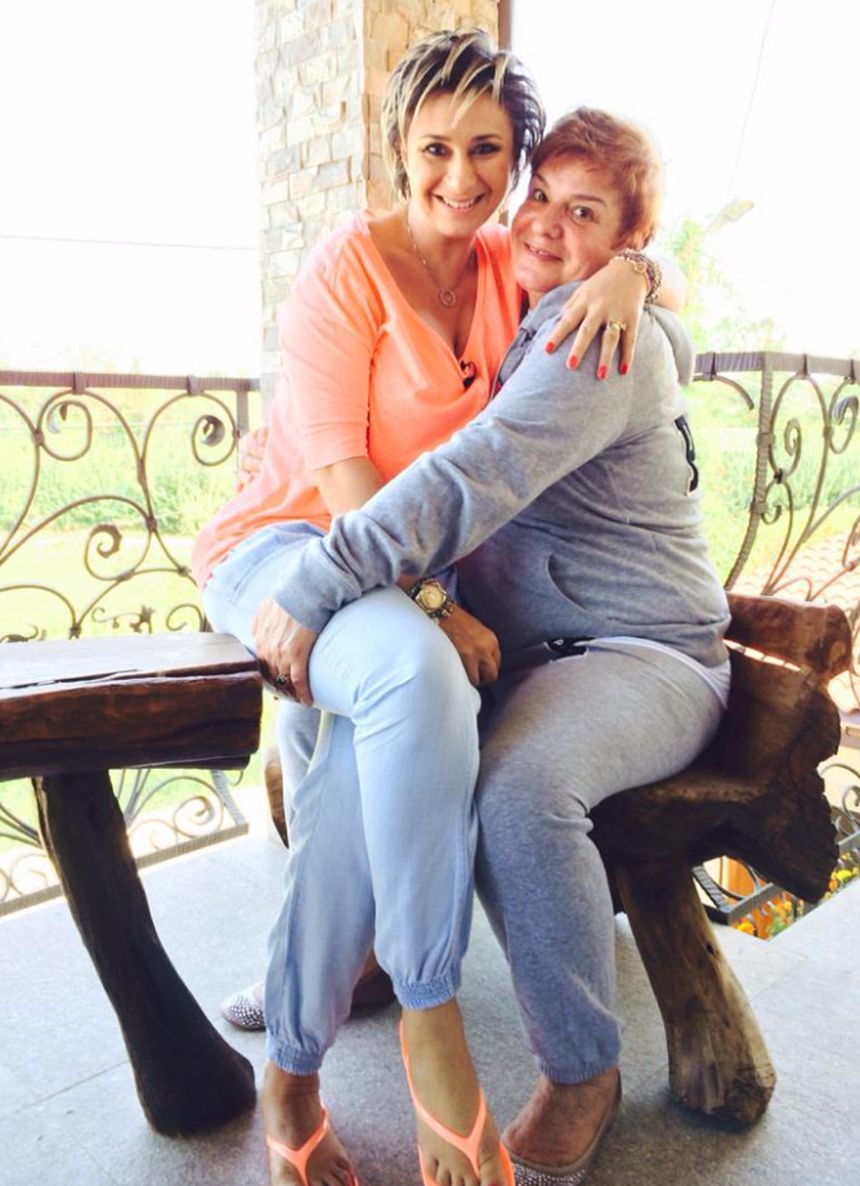 Ce a pus Anamaria Prodan în pachetele pe care le-a împărțit în memoria mamei sale: „Nu m-a interesat ce comentează lumea”