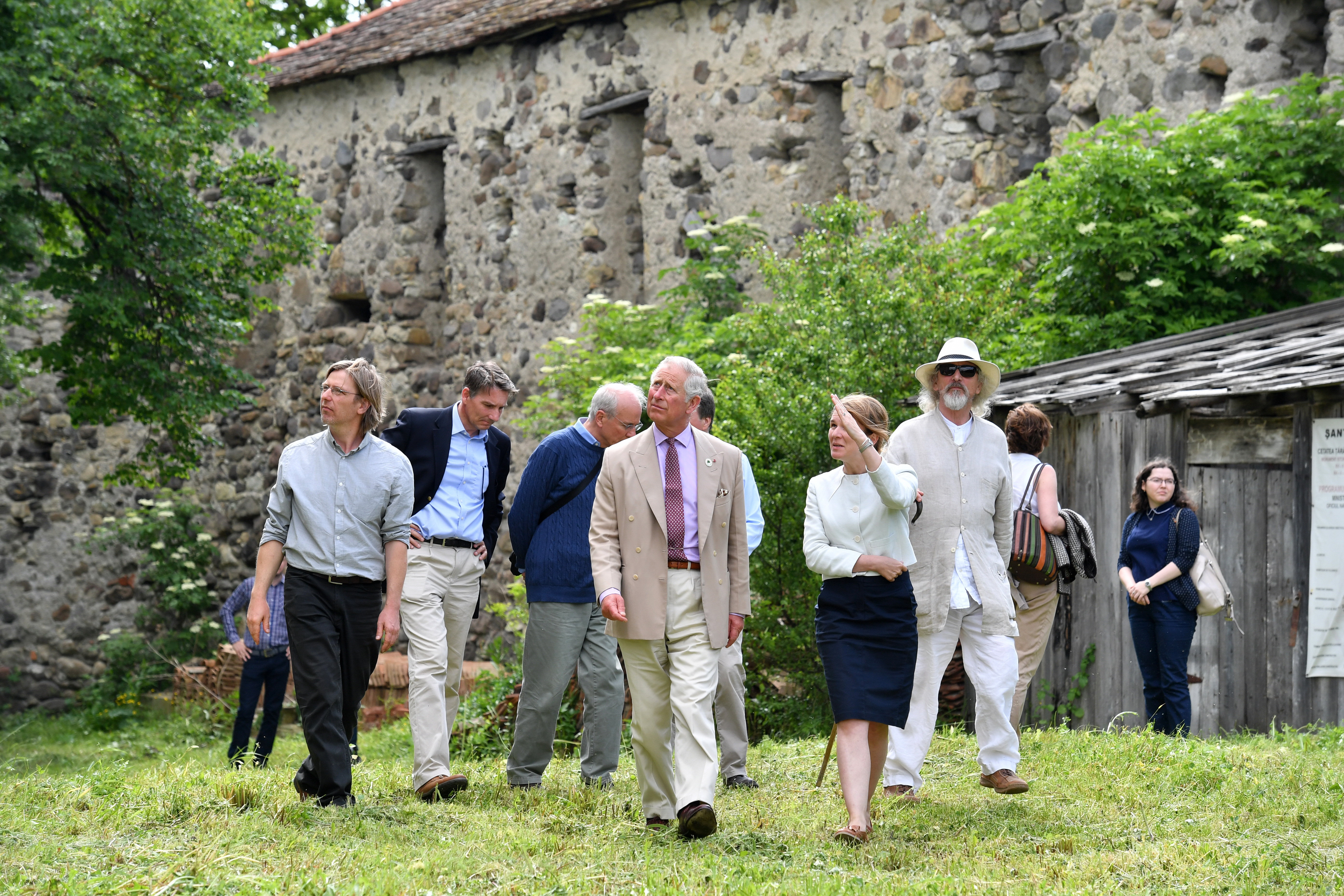 UPDATE: Prințul Charles a vizitat trei biserici medievale abandonate din Transilvania / FOTO&VIDEO