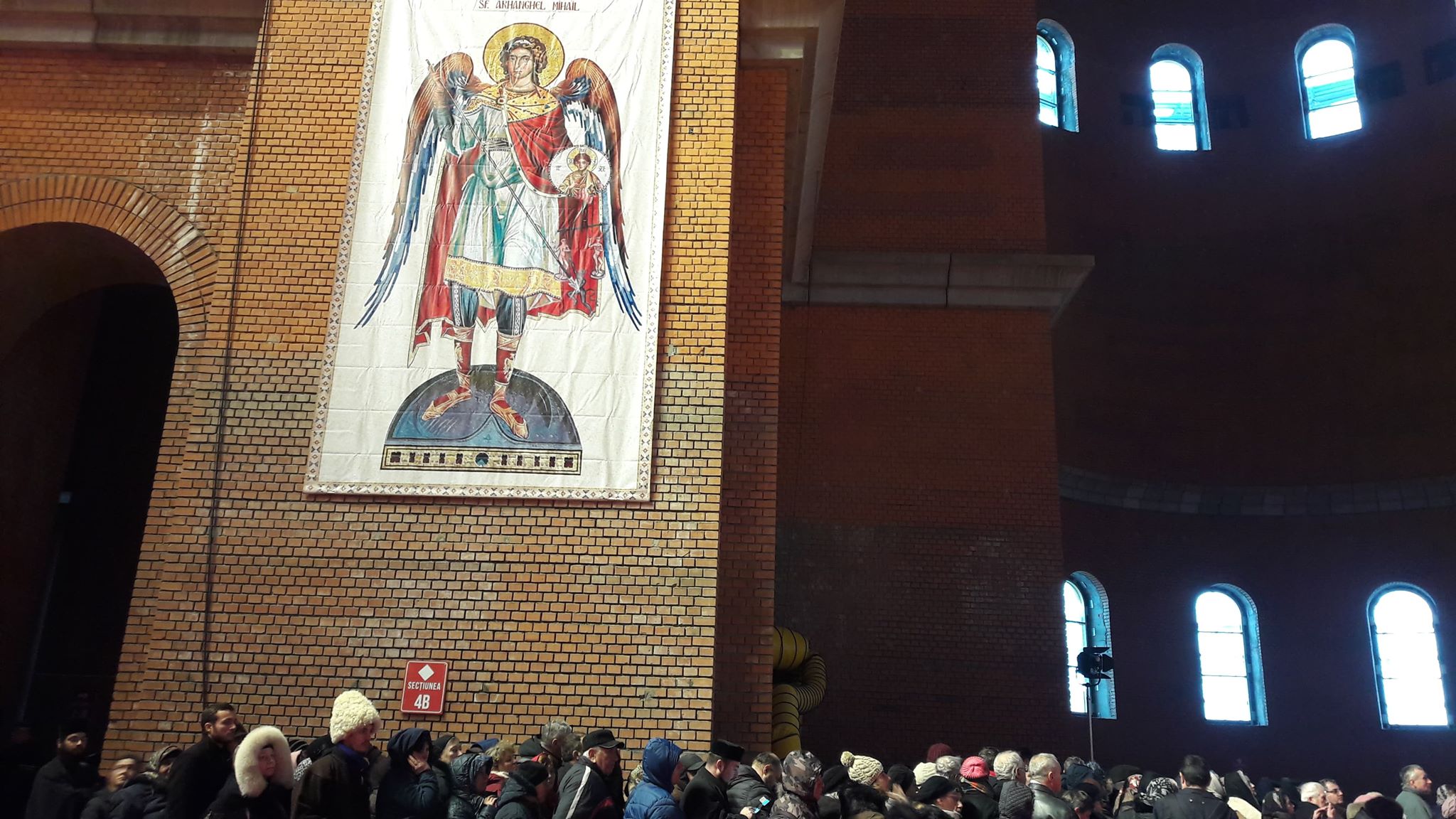 FOTO | Imagini din interiorul Catedralei Mântuirii Neamului. Patriarhul Daniel spune „este totuşi mică în raport cu populaţia credincioşilor care sunt afară”
